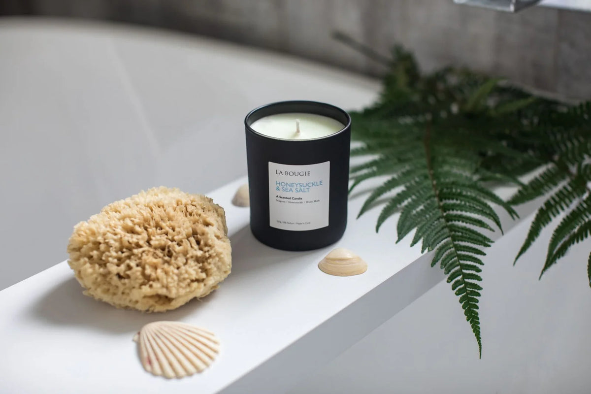 La Bougie Honeysuckle & Sea Salt Candle 220G